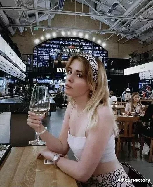 Yana Profile image 3