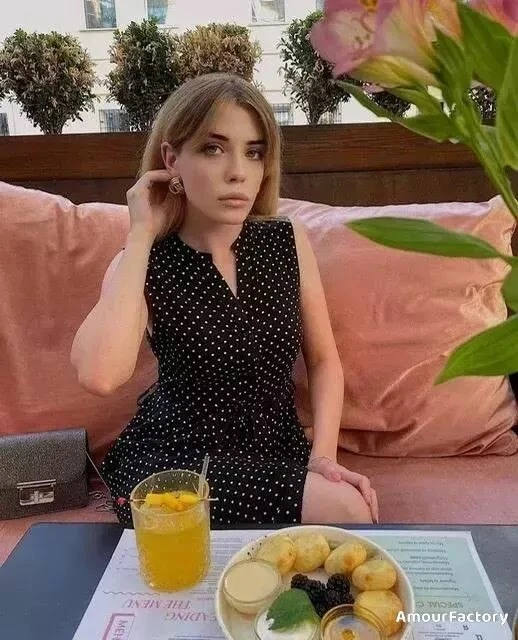 Yana Profile image 4