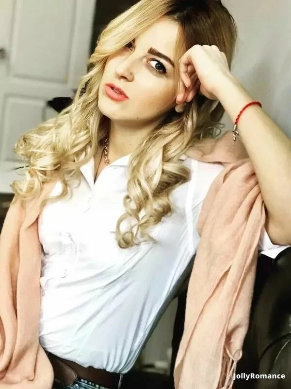 Anna Profile image 2