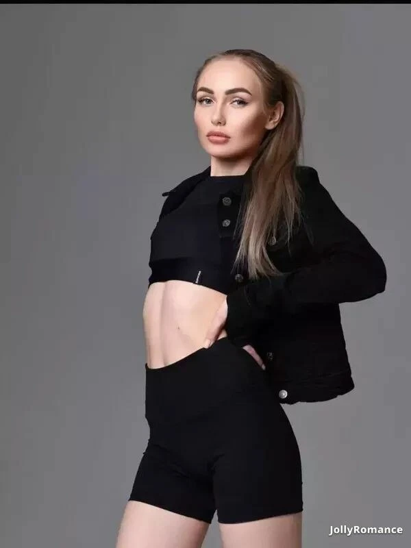 Alina Profile image 2