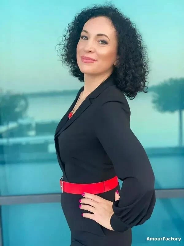 Angelina Profile image 3