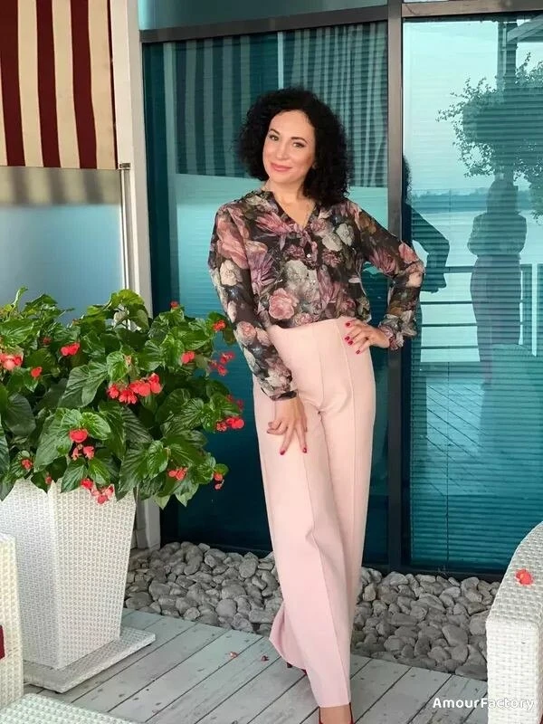 Angelina Profile image 2