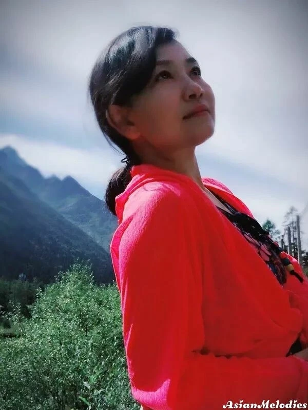 Alice Profile image 3