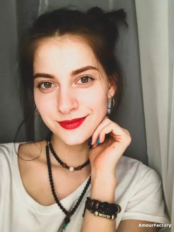 Olena Profile image 3