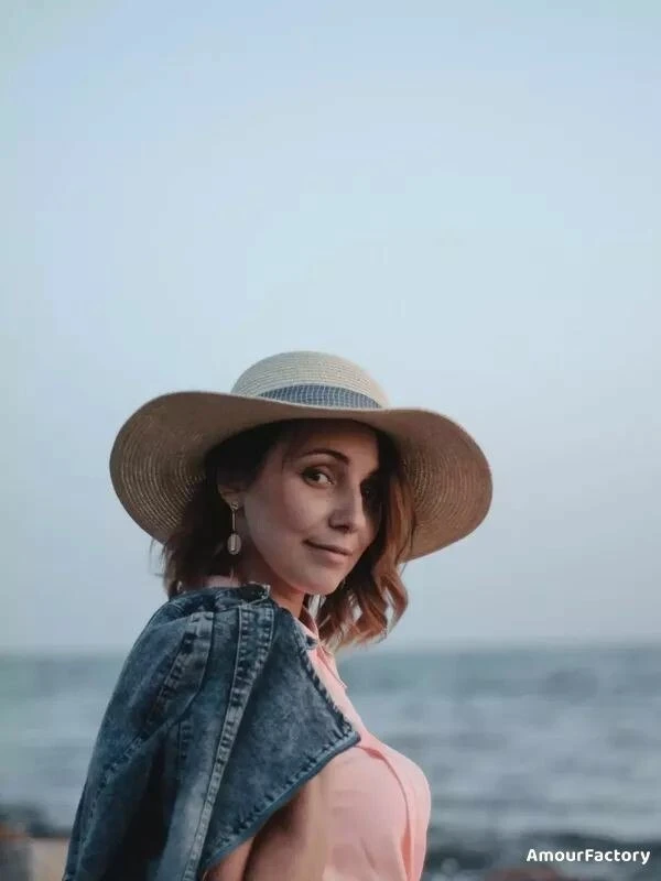 Oksana Profile image 4