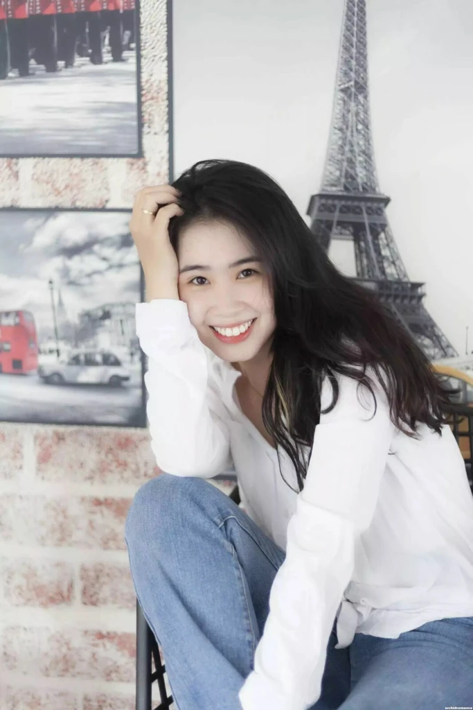 Emmy Profile image 4