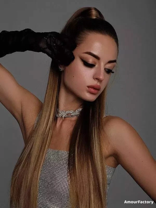 Elina Profile image 3