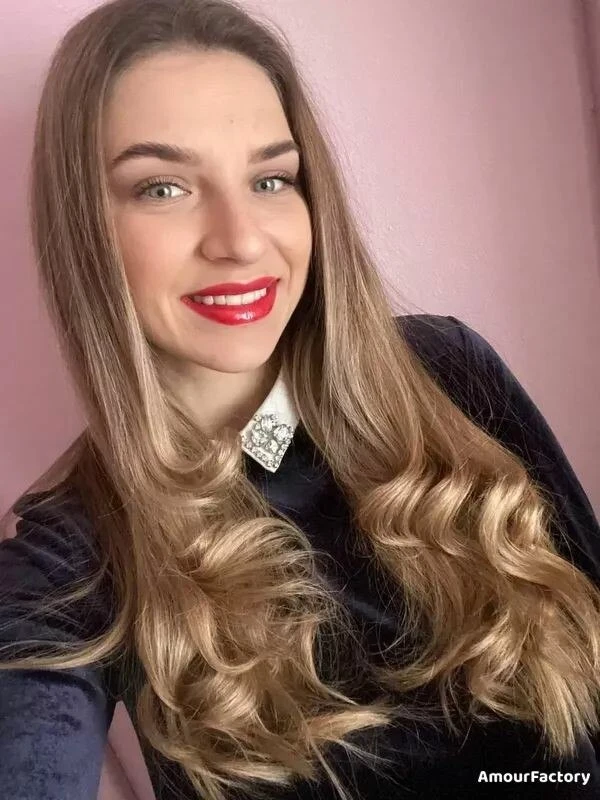 Veronika Profile image 3