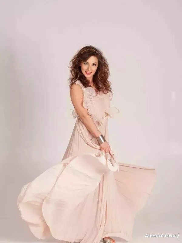 Yana Profile image 2