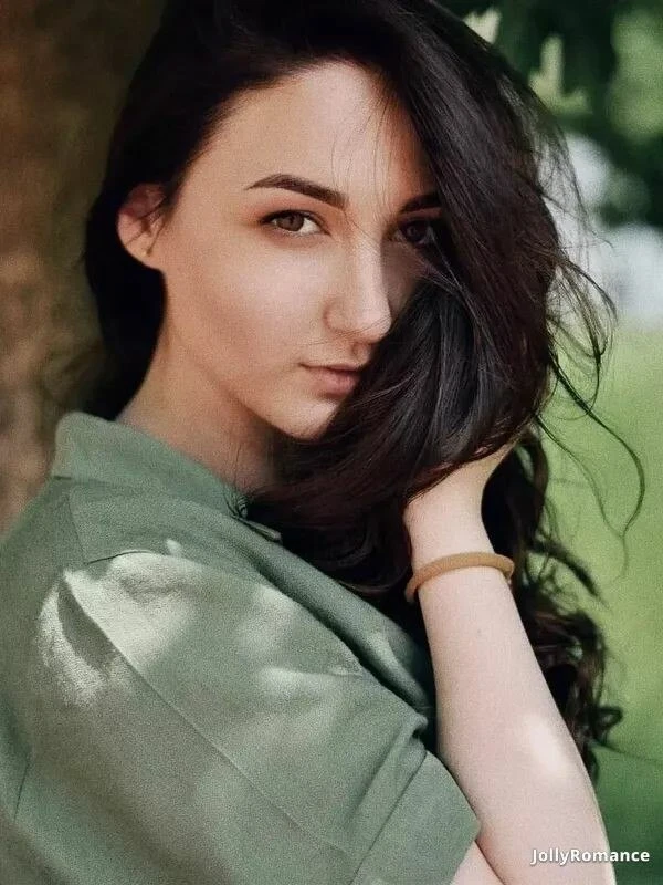 Elvira Profile image 1