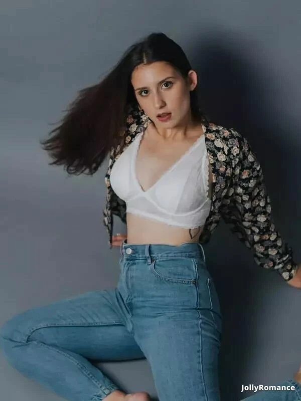 Elena Profile image 1