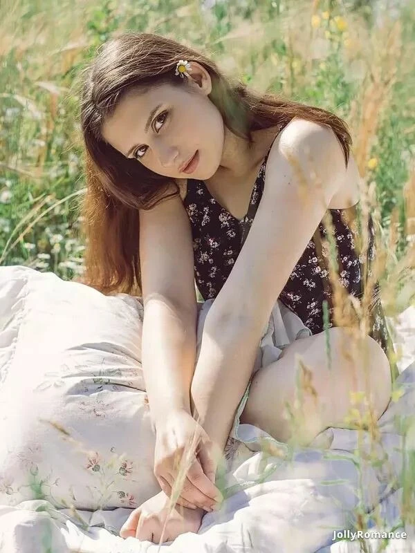 Elena Profile image 3