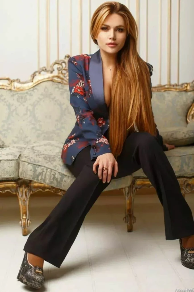 Elena Profile image 4