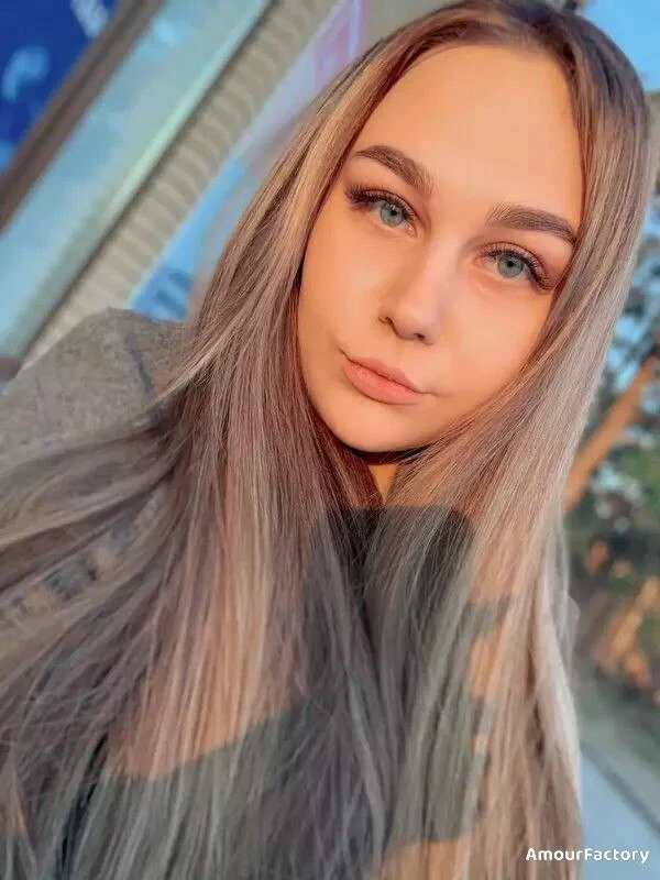 Julia Profile image 3