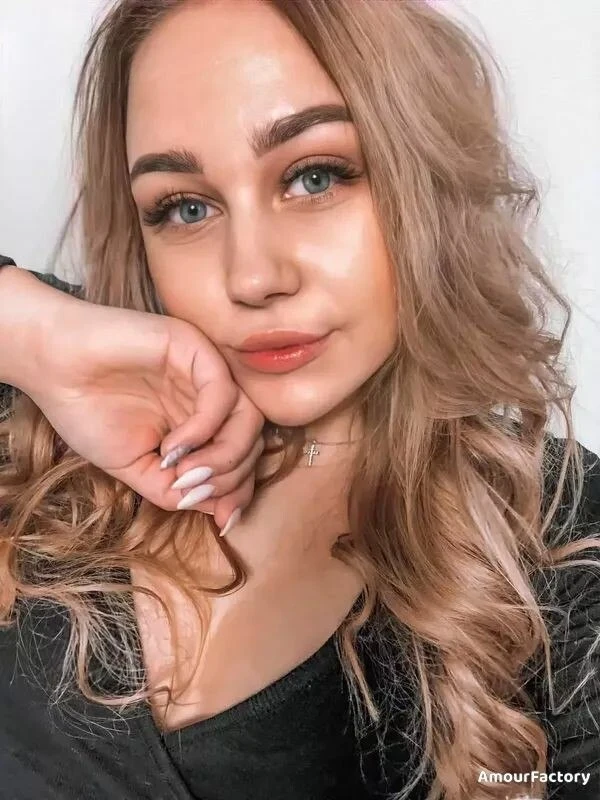 Julia Profile image 1