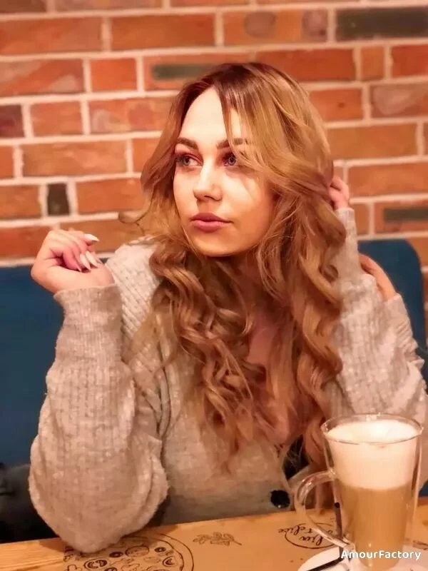 Julia Profile image 4