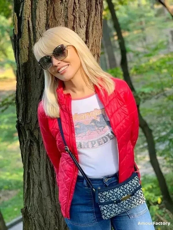 Oksana Profile image 2