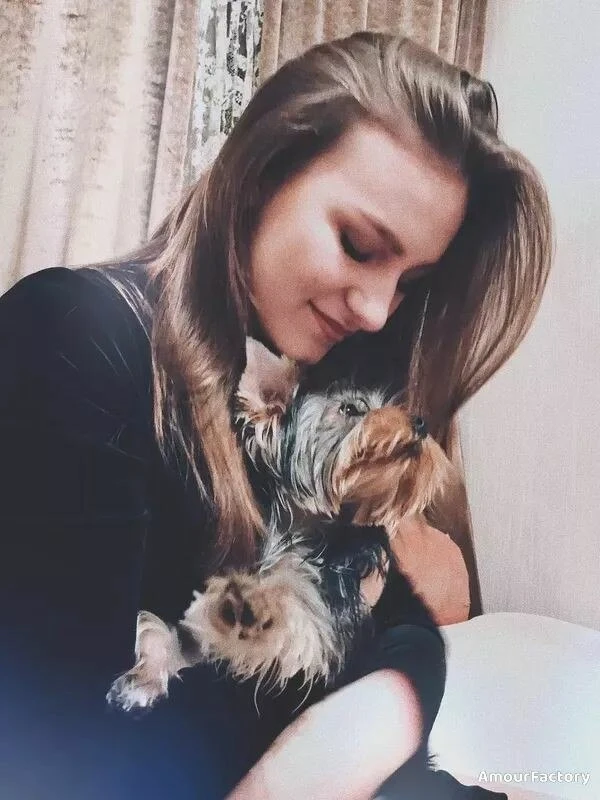 Larisa Profile image 1