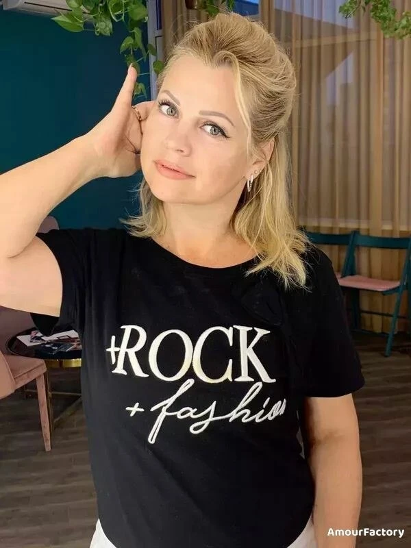 Karolina Profile image 1