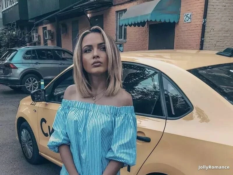 Elena Profile image 2