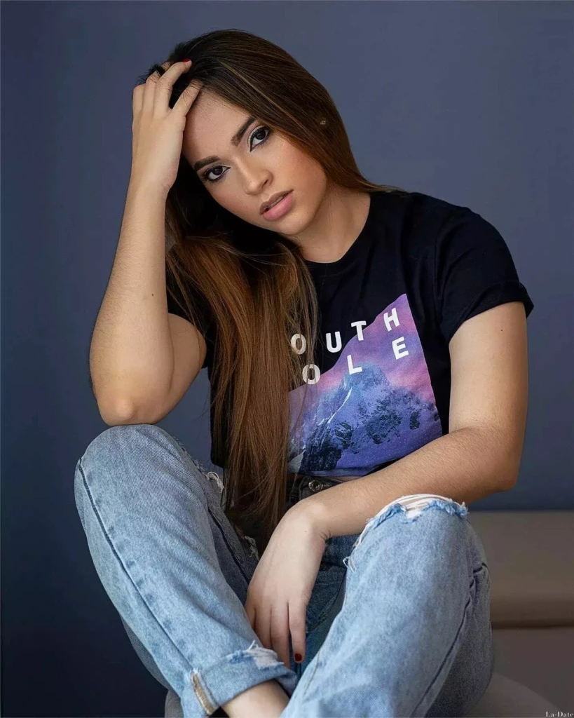 Klaryana Profile image 1