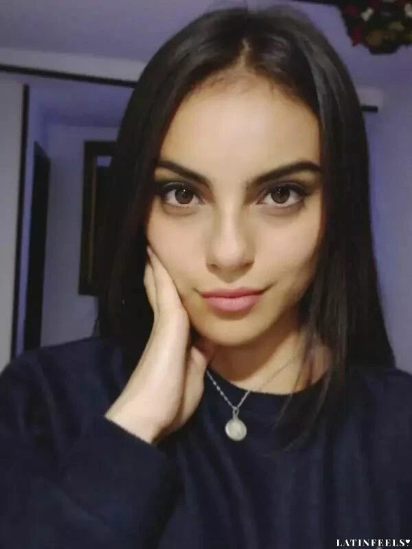 Estefania Profile image 3