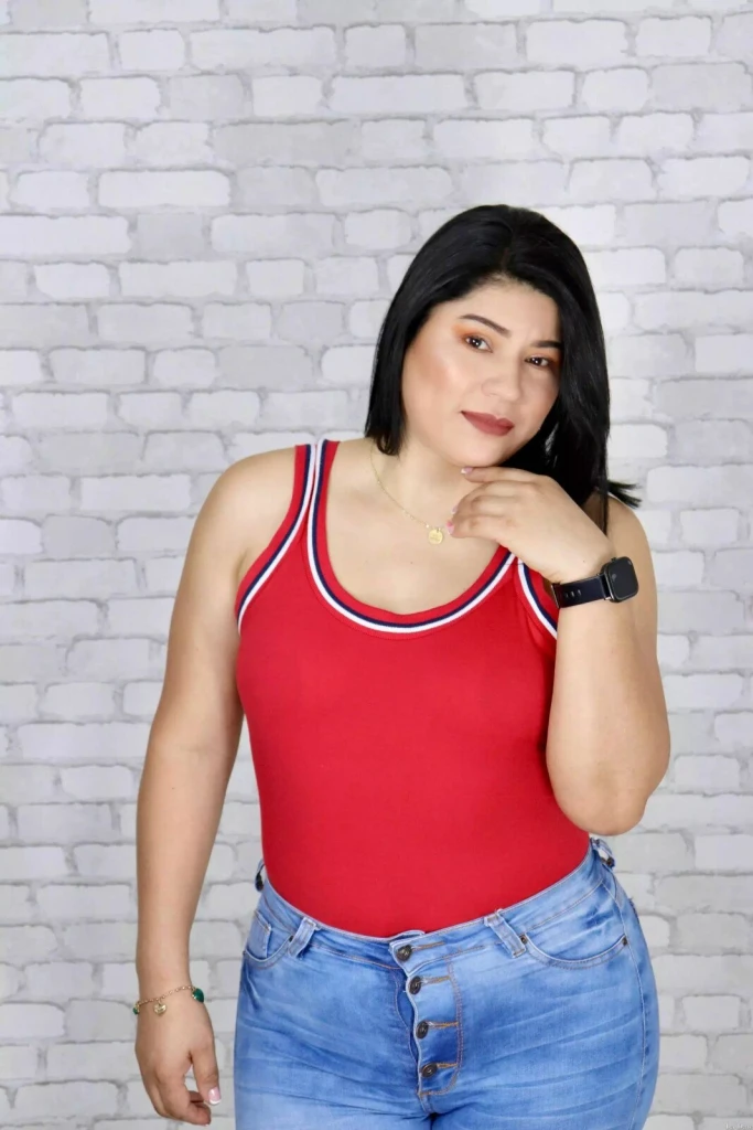 Lesly Profile image 3