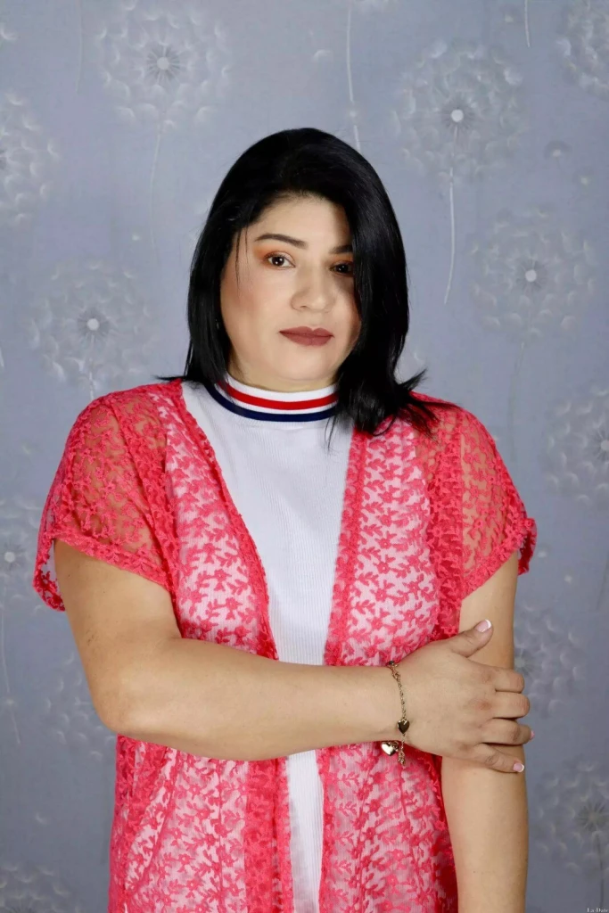 Lesly Profile image 2