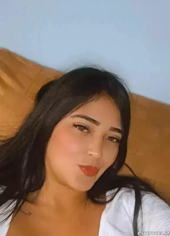 Gloria Profile image 1