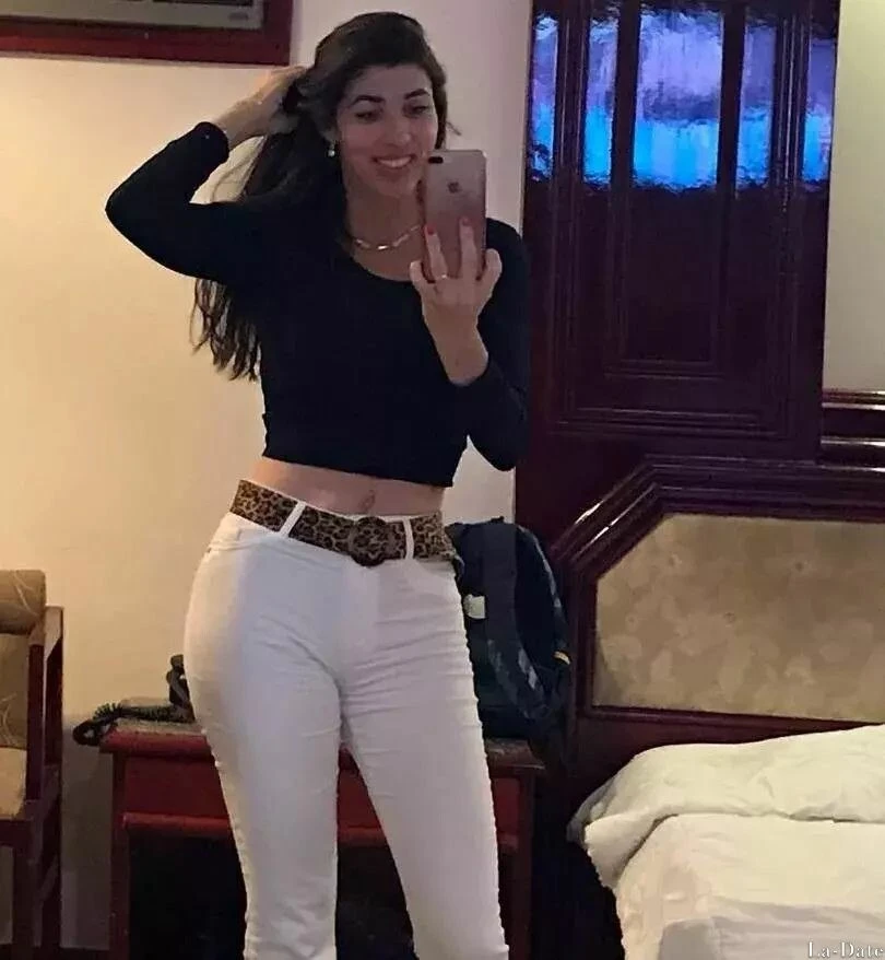 Gloria Profile image 1