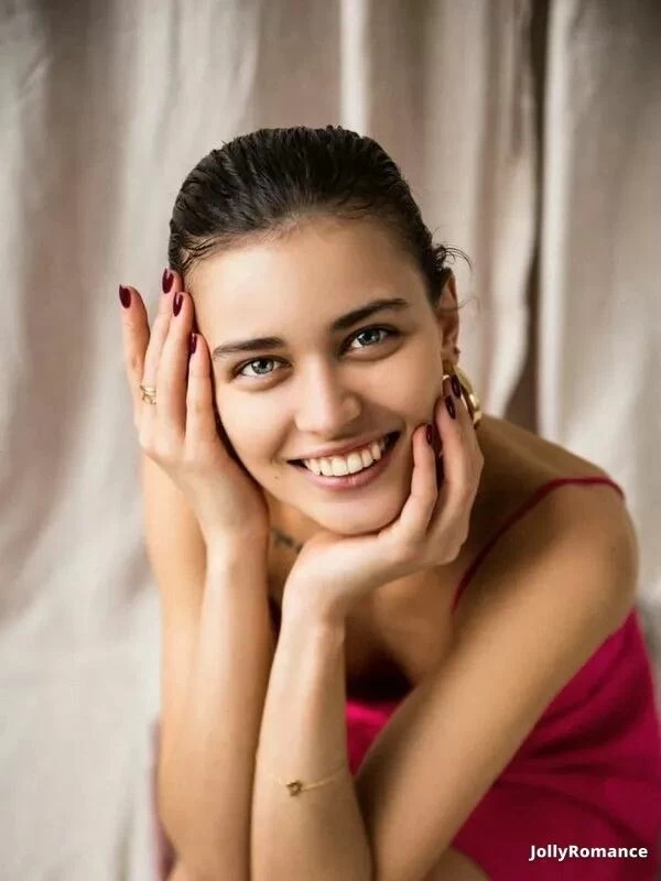 Alena Profile image 2