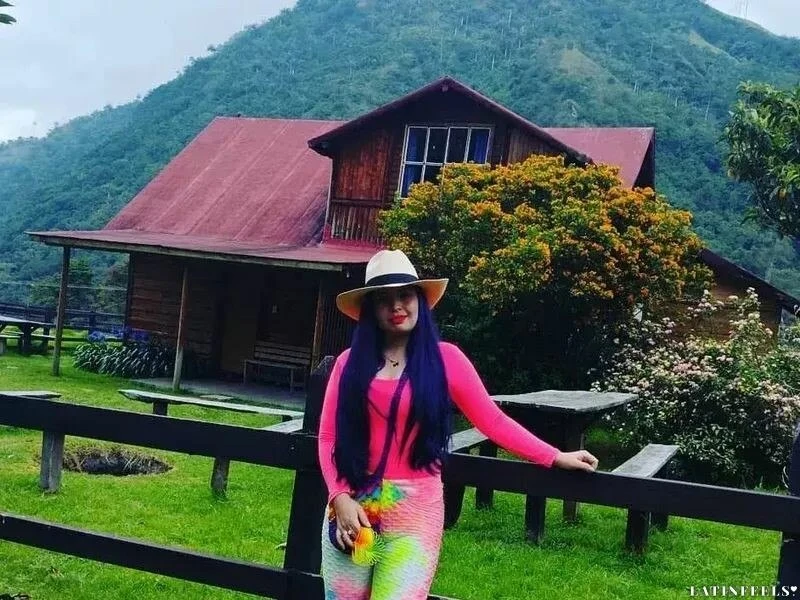 Laura Profile image 4