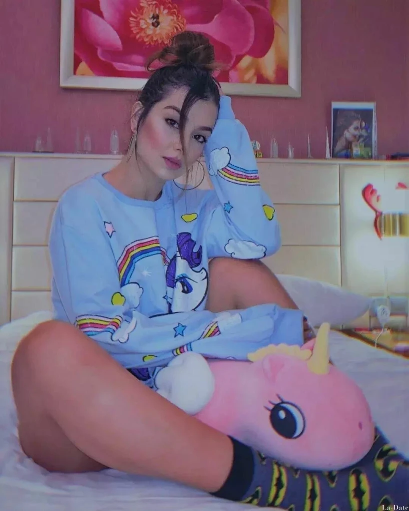 Alexandra Profile image 4