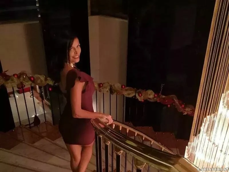 Veronica Profile image 2