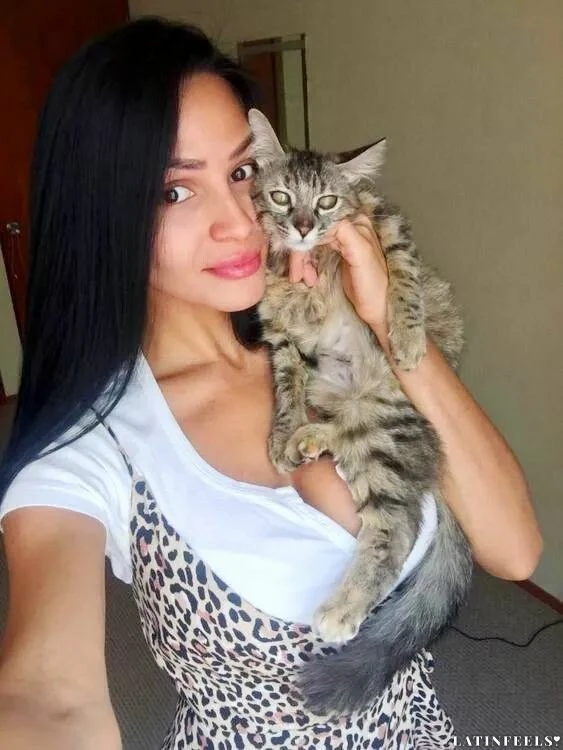 Rosamaria Profile image 2