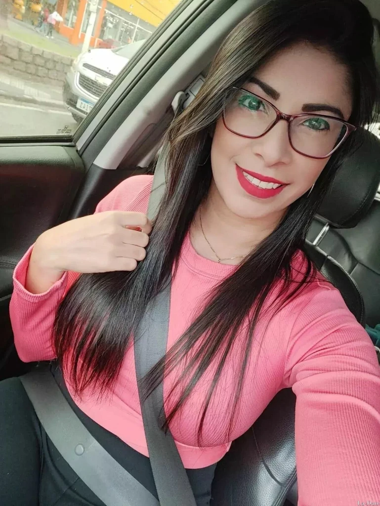 Janaina Profile image 4