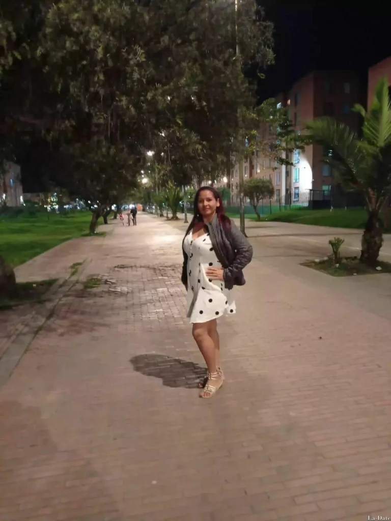 Evelin Profile image 2