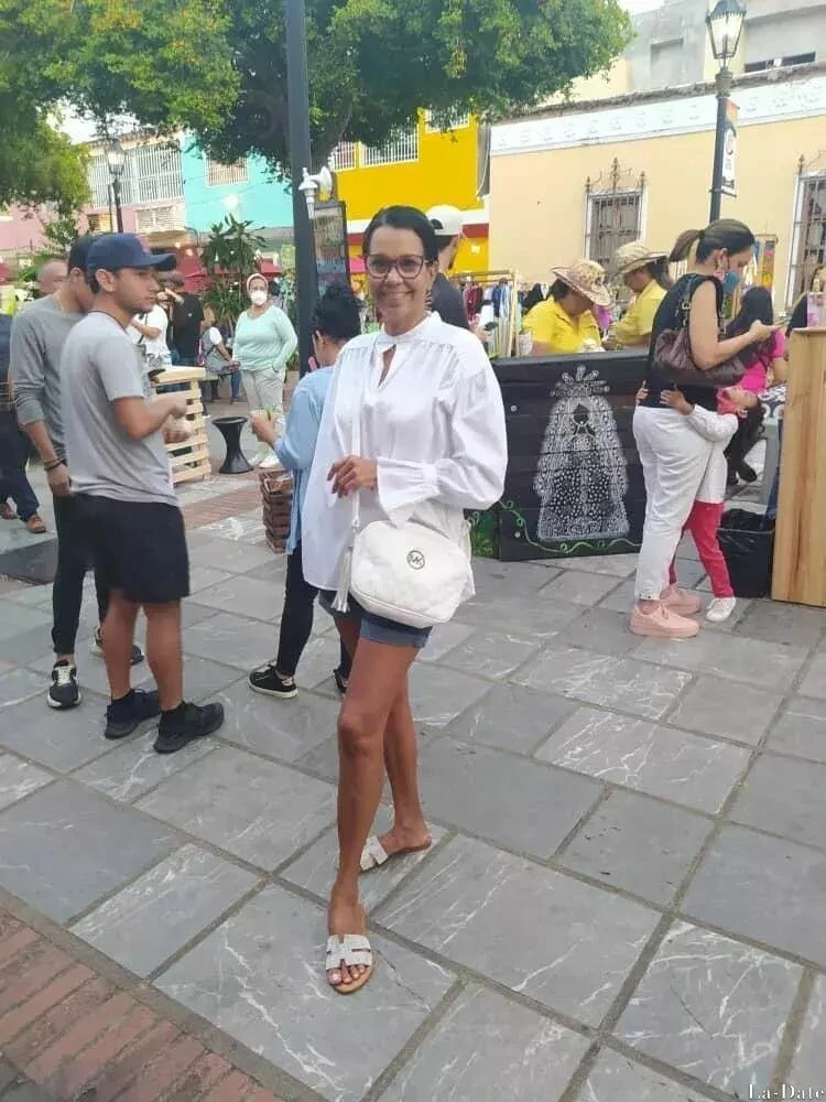 Carolina Profile image 1