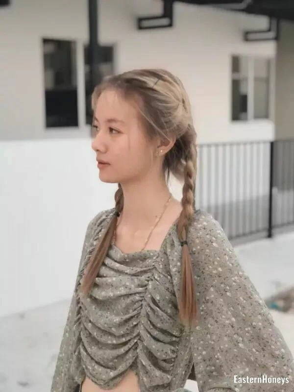 Natchaya Profile image 2