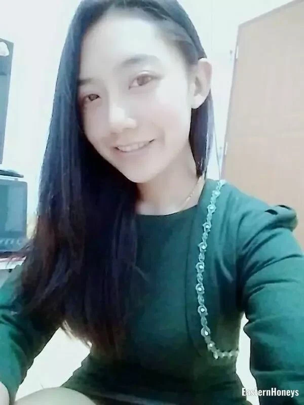 Piriya Profile image 2