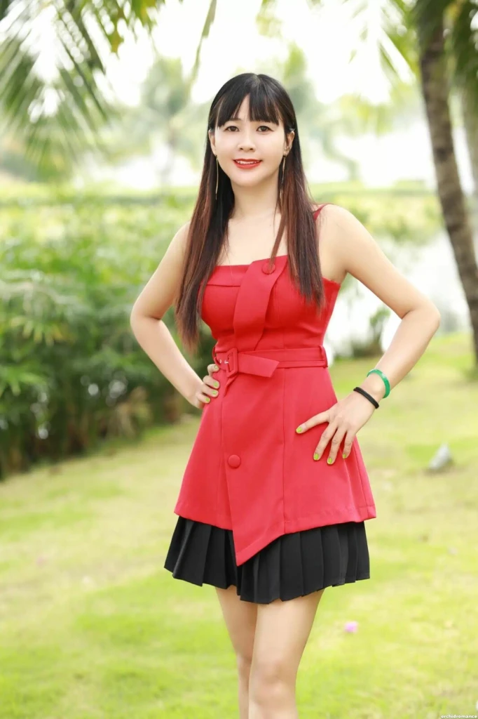 Laura Profile image 4