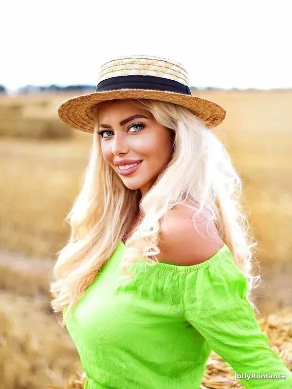 Elena Profile image 3