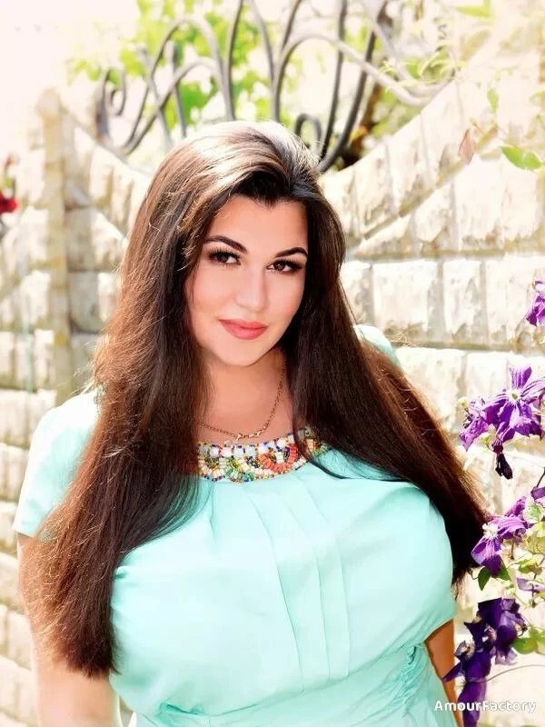 Karyna Profile image 1