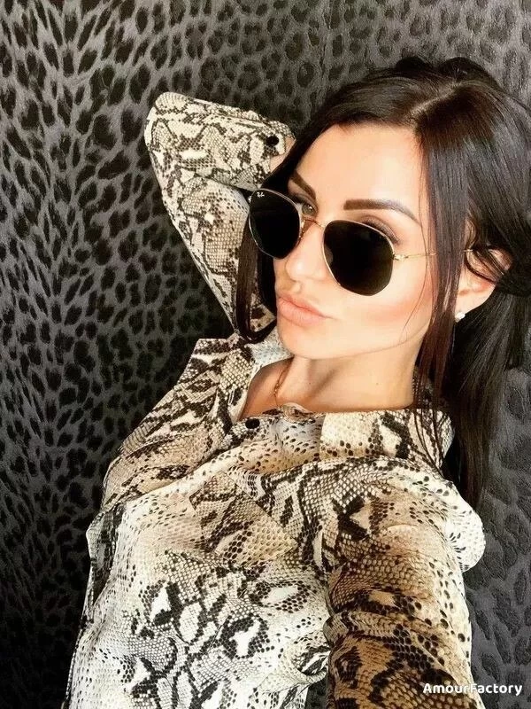 Valeria Profile image 3