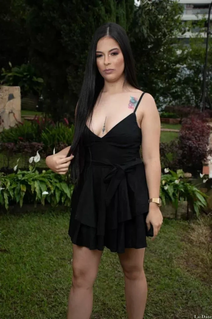 Alisandra Profile image 2