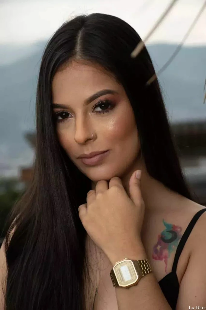 Alisandra Profile image 1