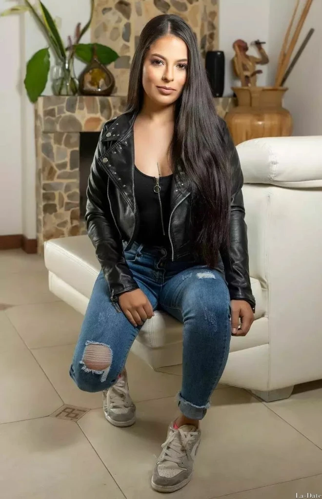 Alisandra Profile image 4