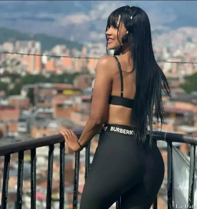 Valentina Profile image 4