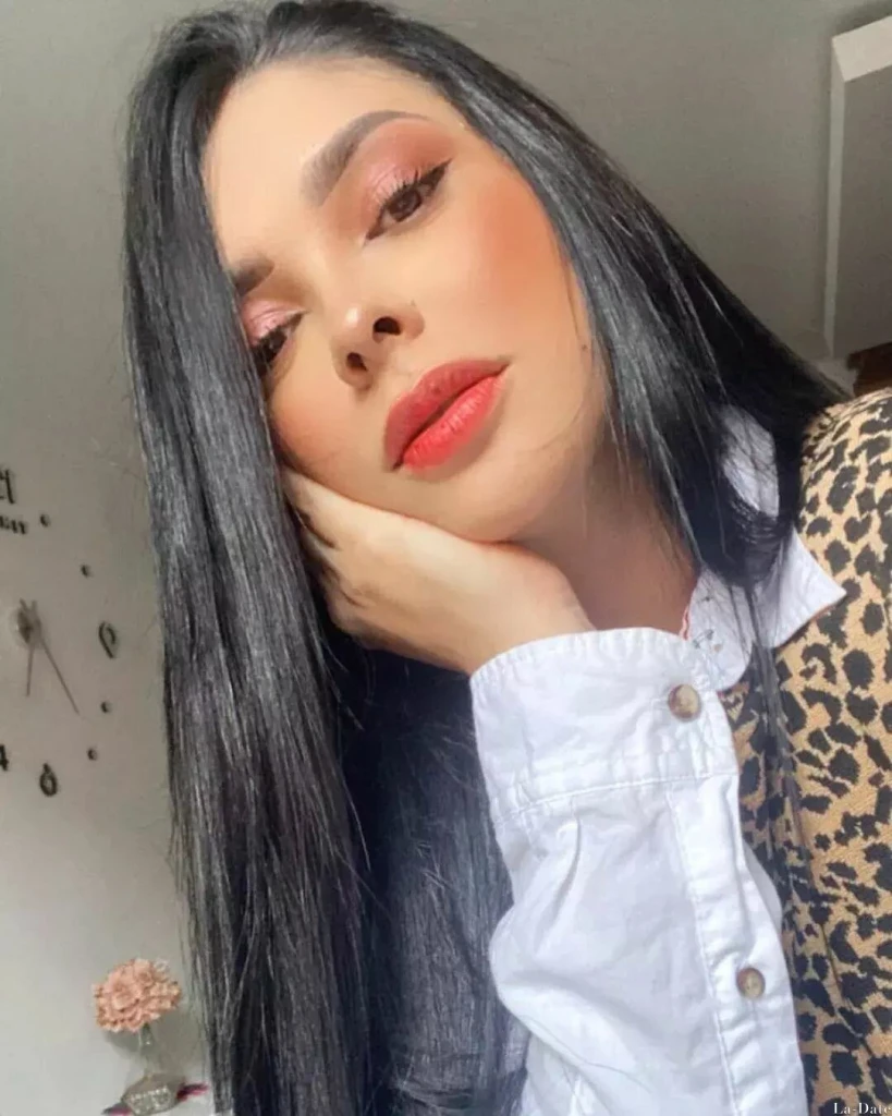 Estefany Profile image 1