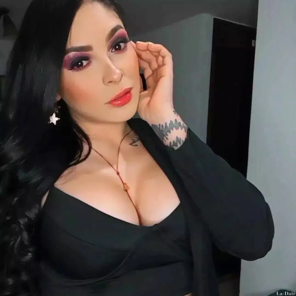 Estefany Profile image 4